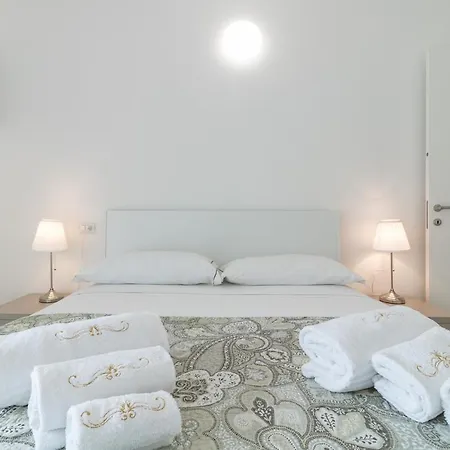 Apartment Azalea - Cremia